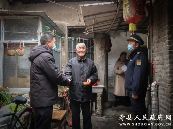 壽縣城管局春節慰問困難群眾