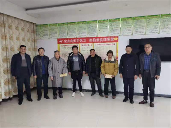 淮南市林業局慰問非公企業困難黨員