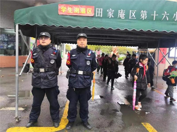 淮南田家庵公安分局拉開春季新學(xué)期“護(hù)校安園”序幕