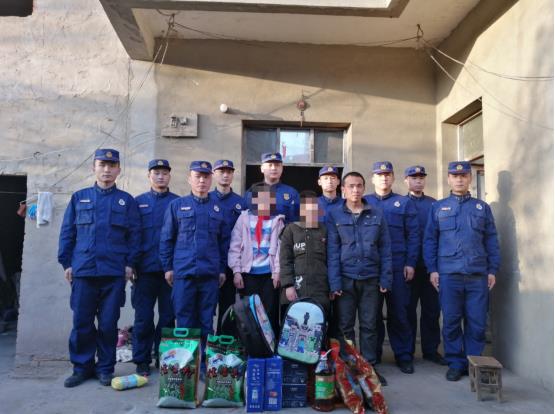 淮南山南消防大隊慰問三和鎮事實無人撫養兒童傳承“雷鋒精神”